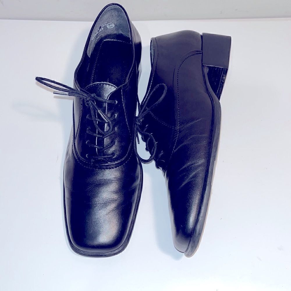 Vintage 90’s black leather 1.5” square toe granny shoes